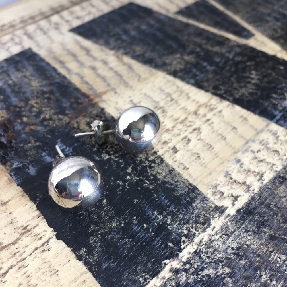 Sterling silver lg ball post stud classic earrings - Picture 4 of 7